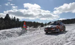 Kars'ta Düzenlenen Kar Ralli Şampiyonası'nda İlk Gün Tamamlandı
