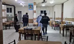 Adana'da, Kahvehanede Silahlı Saldırıya Uğrayan 2 Kişi Bacaklarından Vuruldu
