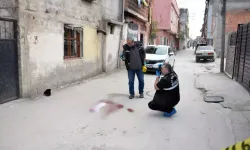 Tartıştığı Kızını Sokak Ortasında Bıçaklayıp, Ağır Yaraladı