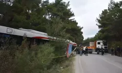 TIR, Belediye Otobüsüne Çarptı; 1 Ölü, 3 Yaralı