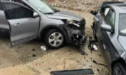Kaza Yapan Otomobilden İnen Anne- Oğula Başka Araç Çarptı