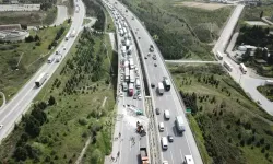 TEM Otoyolu'nda zincirleme kaza; İstanbul yönü trafiğe kapandı