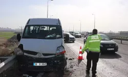 Kayseri'de Kamyon, Servis Minibüslerine Çarptı: 1'i Ağır, 10 İşçi Yaralı
