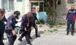Eşyaları yola atıp, eve giren 3 polisi yaralamıştı; tedavi için Konya'ya gönderildi