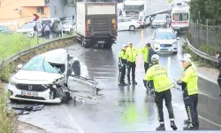 Kamyon İle Otomobil Çarpıştı: 2 Ölü 4 Yaralı