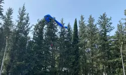 Rüzgârın Ters Esmesiyle Paraşütü Ağaçlara Takıldı