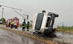 Lastiği Patlayan Servis Minibüsü Devrildi: 7 Yaralı