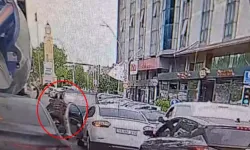 Motosiklet Sürücüsü Otomobilin Açılan Kapısına Çarptı