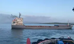Çanakkale Boğazı'nda Yanan Gemi, Liman Bölgesine Götürüldü