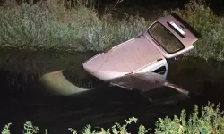 Kanala Düşen Otomobilin Sürücüsü Kaçtı