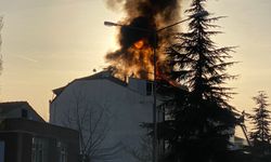 Erbaa’da 4 Katlı Binanın Çatısı Alev Alev Yandı