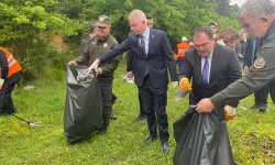 Vali Gül Ormanda Çocuklarla Çöp Topladı