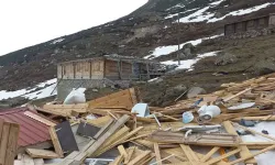 Yaylada Kar Eridi; Yıkılan 6 Ev Enkazı Gün Yüzüne Çıktı
