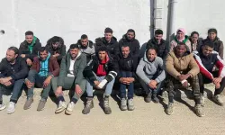17 Kaçak Göçmen Yakalanıp Teslim Edildi