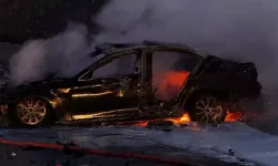Otomobil Alev Alev Yandı: 1 Ölü, 5 Yaralı