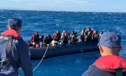Yunanistan'ın Geri İttiği 11'i Çocuk, 35 Göçmen Kurtarıldı