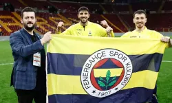 Fenerbahçeli Futbolcular Galatasaray'ın Sahasının Ortasında Bayrak Açtı