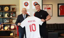 Mesut Özil'den TFF Başkanı Mehmet Büyükekşi'ye Ziyaret