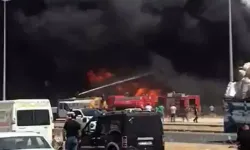 İş Yerinde Yangın; Yakındaki 5 Araç Da Kullanılamaz Hale Geldi