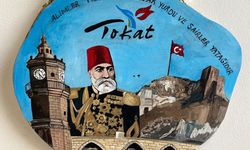 Tokat'ın Simge Yapılarını Kütük Üzerinde Buluşturan Özgün Kolaj Çalışması