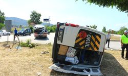 Niksar’da Otomobil İle Minibüs Çarpıştı: 18 Yaralı