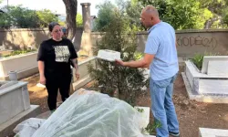 Öldürülen Kızı İlayda'nın Doğum Gününü Mezarı Başında Pastayla Kutladı