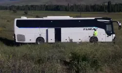 Otobüs Yoldan Çıktı: 8 Yaralı