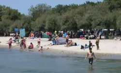 Bayram Tatilinin Son Gününde Menekşe Plajında Yoğunluk