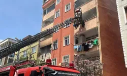 7 Katlı Binada Yangın; Mahsur Kalan Bir Kişiyi İtfaiye Kurtardı