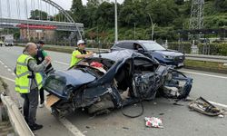 Otomobil Bariyerlere Çarptı: 3 Ölü, 2 Yaralı