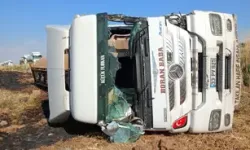 Devrilen Petrol Yüklü Tankerin Şoförü Yaralandı