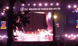 Van'da Konser Veren Şarkıcı Bengü, Protesto Edildi