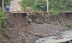 Samsun'da Sağış Sonrası; Yol Çöktü