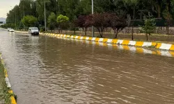 Ağrı'da Yollar Göle Döndü