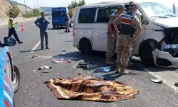 Gaziantep’te Lastiği Patlayan Minibüs, Bariyerlere Çarpıp Takla Attı: 1 Ölü, 8 Yaralı