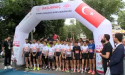 Üsküdar'da yüzlerce sporcu 15 Temmuz Şehitleri için koştu