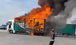 Kaynak yapılırken çıkan yangın, mobilya malzemesi yüklü bir TIR'ı kullanılamaz hale getirdi.