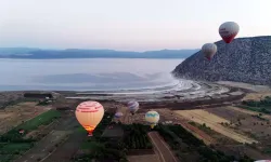 Salda Gölü'nün Güzelliğini, Sıcak Hava Balonlarıyla Keşfettiler