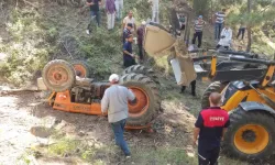 Devrilen Traktörün Altında Kalarak Öldü