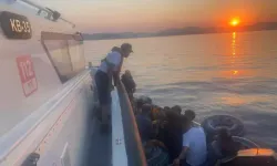 75 Kaçak Göçmen İle 3 Göçmen Kaçakçısı Şüphelisi Yakalandı