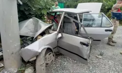 Elektrik Direğine Çarpan Otomobilin Sürücüsü Hayatını Kaybetti