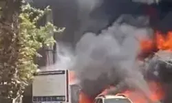 Manisa'da Trafoda Yangın; 4 Araç Hasar Gördü, 1 Kişi Yaralandı