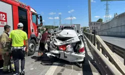 Suıltanbeyli TEM Otoyolu'nda TIR Otomobile Çarptı: 1'i Çocuk 2 Yaralı