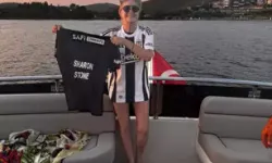 Sharon Stone'a, Bodrum'da Beşiktaş Forması Hediye Edildi