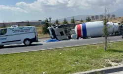 Kayseri'de Beton Mikseri Devrildi; Sürücü Öldü