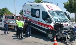 Tankere Çarpan Ambulansın Sürücüsü İle 2 Acil Tıp Teknisyeni Yaralandı