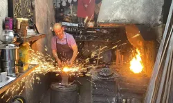 'UNESCO Çilingiri'nin Yaptığı Metal Eşyalar, Tarihi Konakların Kapılarını Süslüyor