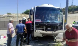 Minibüs İstinat Duvarından Düşerek Yan Yola Saptı: 11 Yaralı