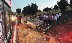 Adıyaman'da Otomobil, Tarlaya Devrildi; 3 Yaralı