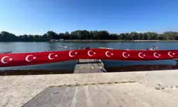 Kürek Milli Takımı, Meriç Nehri'nde 50 Metrelik Türk Bayrağı Açtı